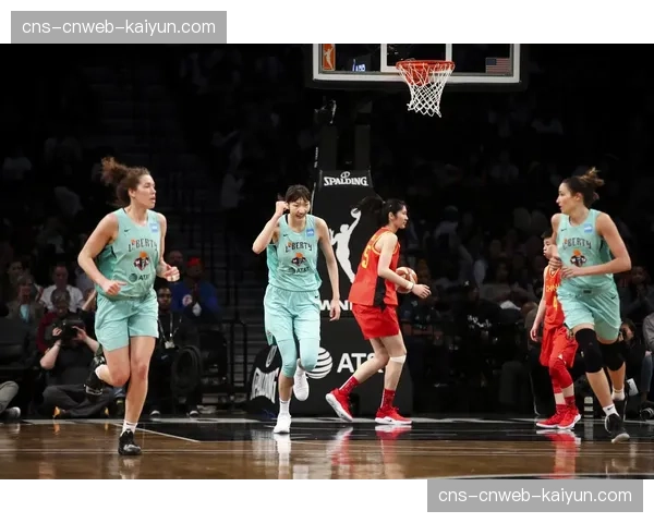 自由人队举办社区篮球诊所,上千名纽约女孩参与互动 自由人队举办社区篮球诊所,上千名纽约女孩参与互动